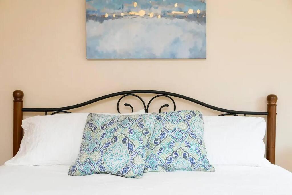 Casa Amore -2BR- FREE Driveway parking for 3 cars view 2