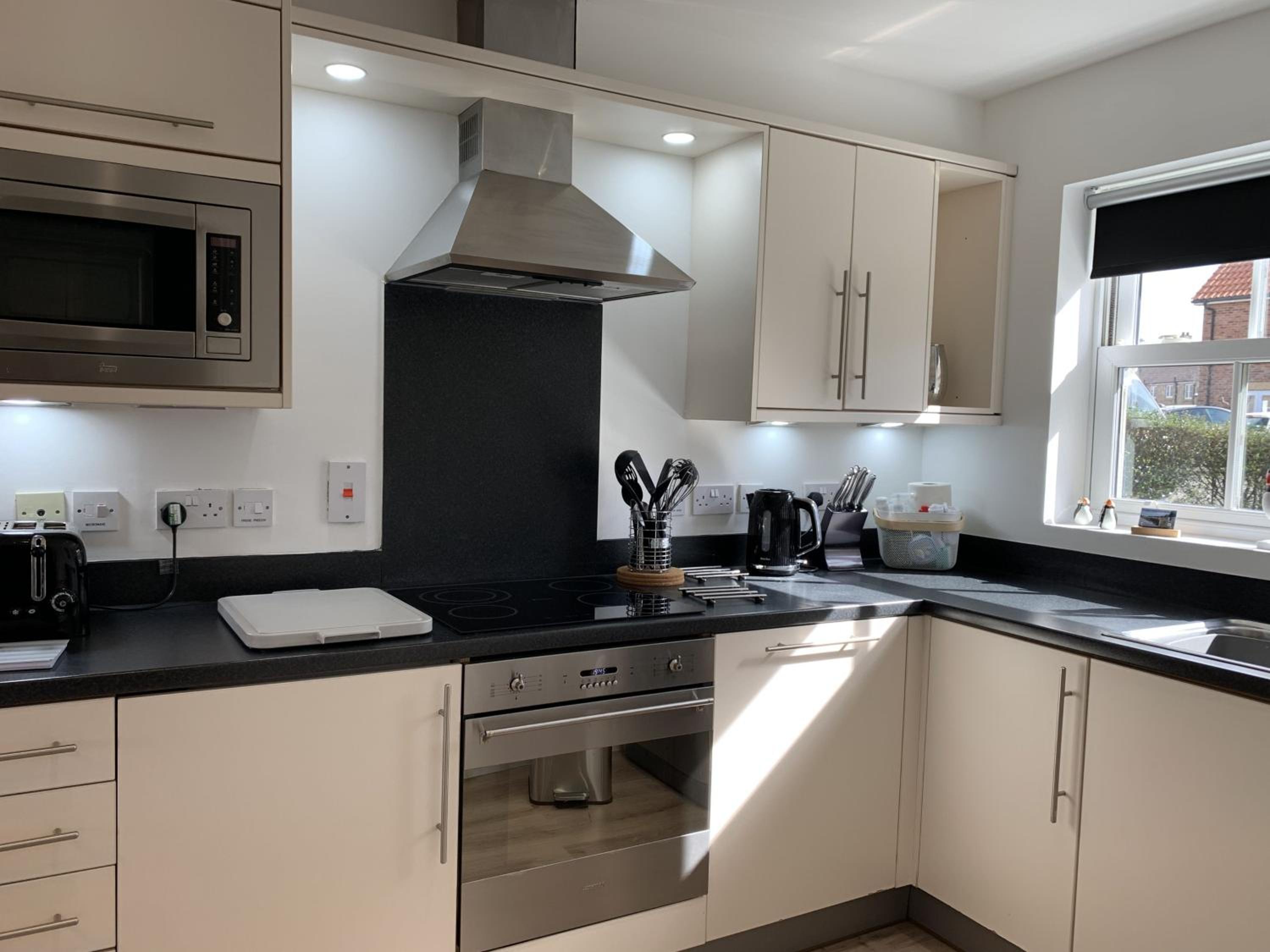 Pebble Place, sleeps 6, 1 small dog welcome view 2