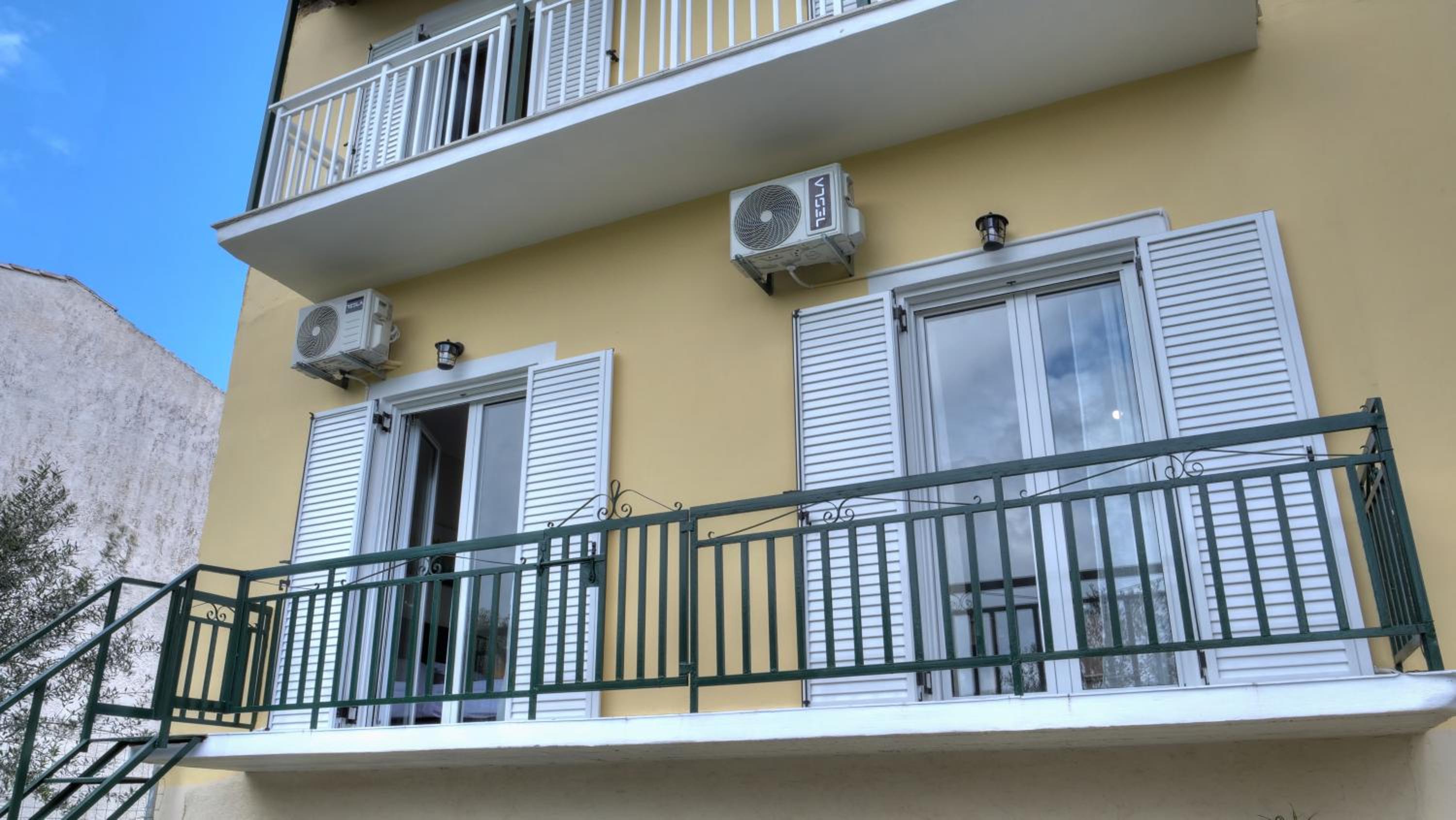 Maria riverside apartment