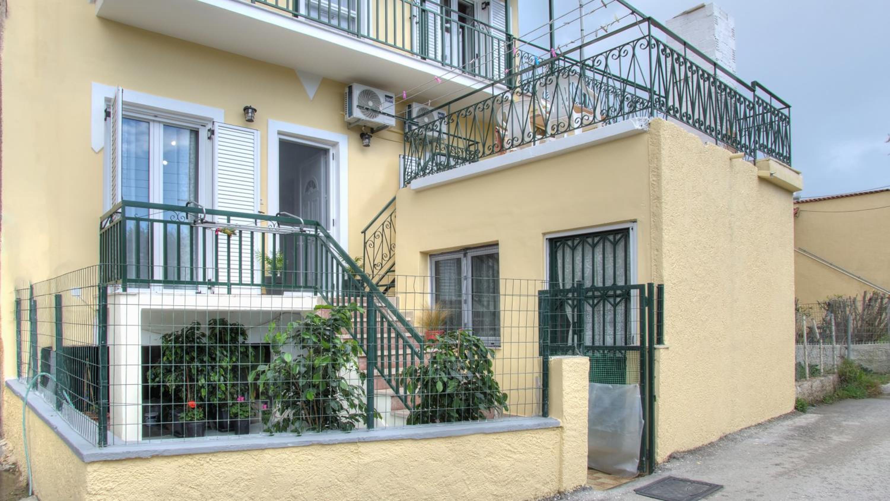 Maria riverside apartment