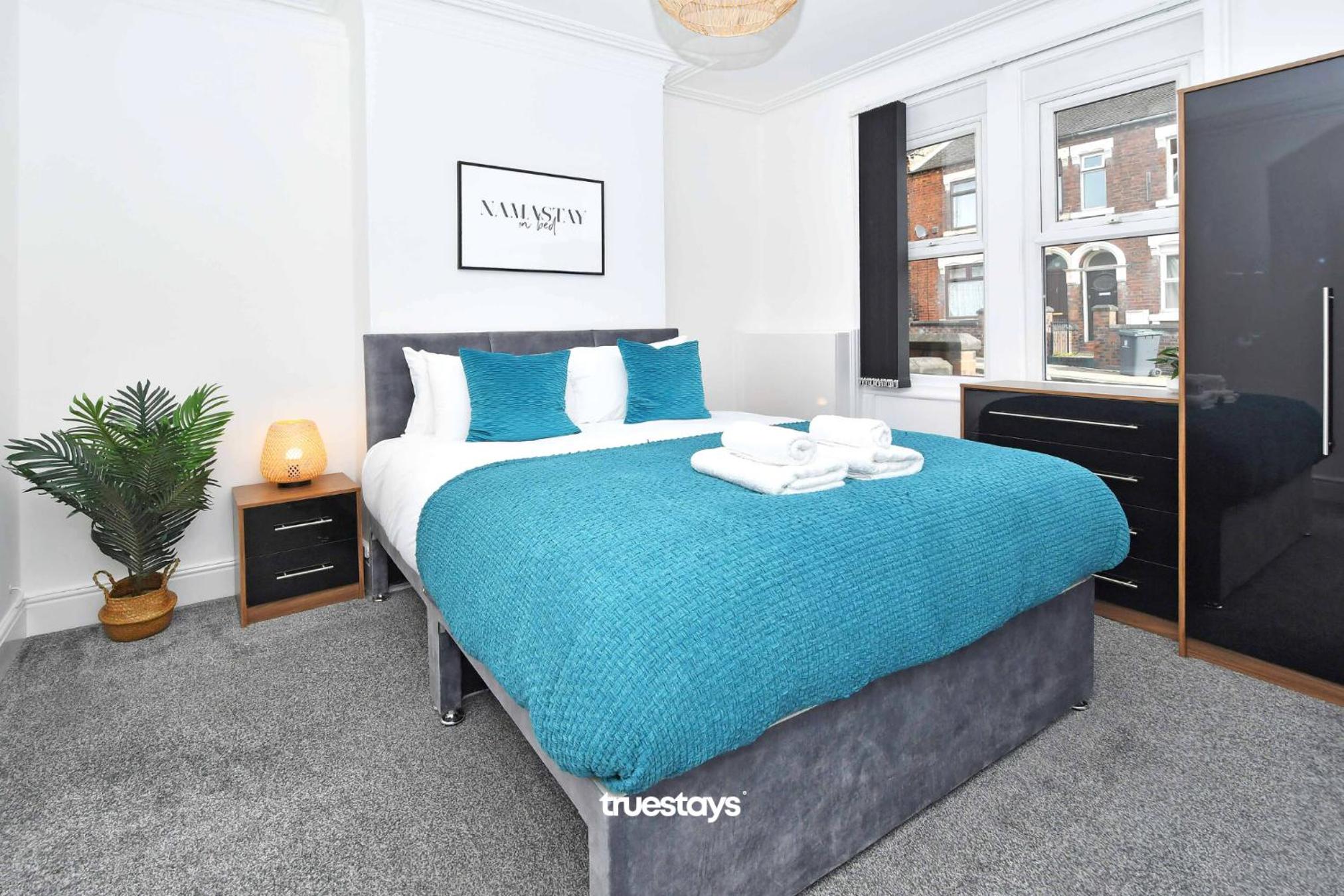 Gilman House by Truestays - 4 Bedroom House in Stoke-on-Trent view 4