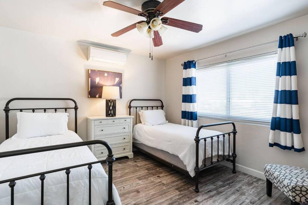 Casa Italia -2BR- FREE Driveway parking for 2 cars view 3