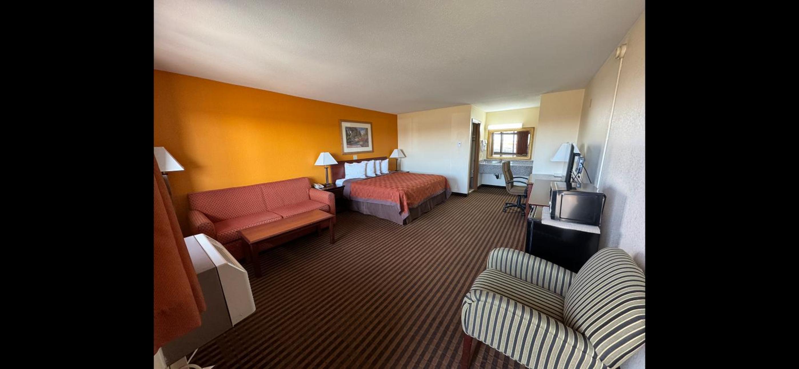 Scottish Inn & Suites - Eau Claire