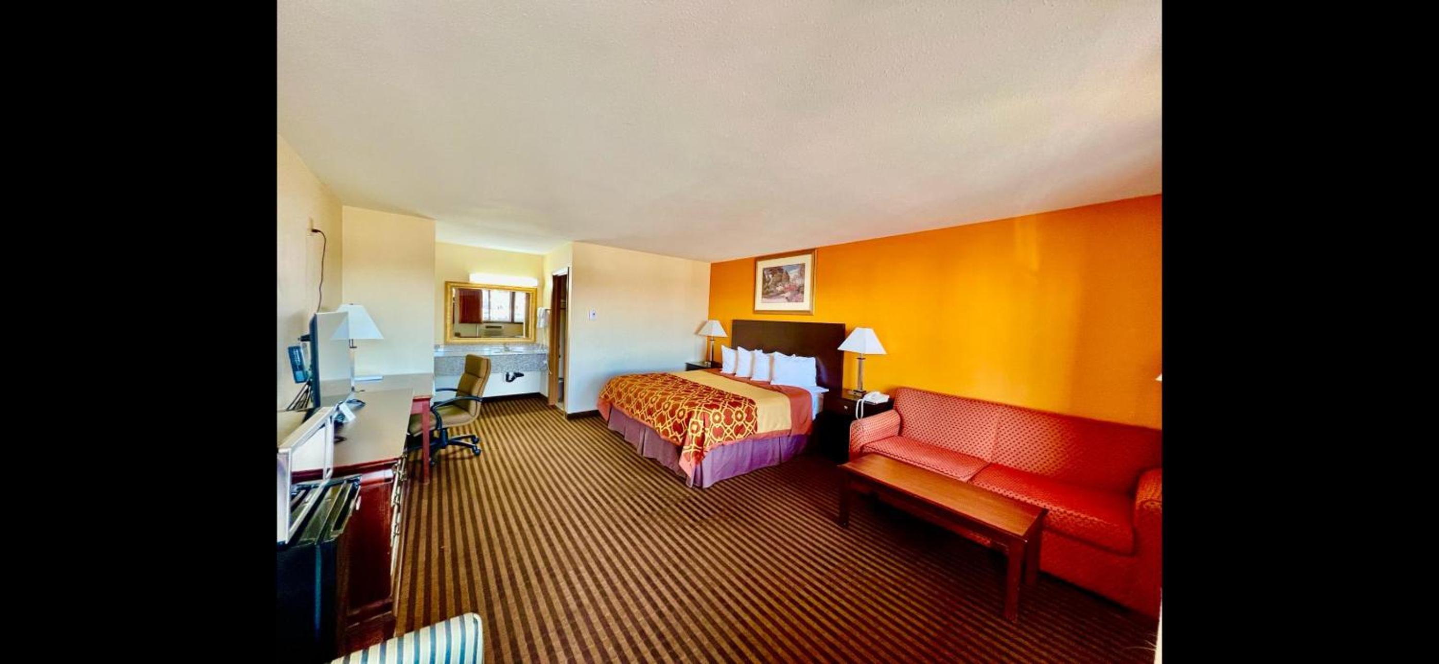Scottish Inn & Suites - Eau Claire