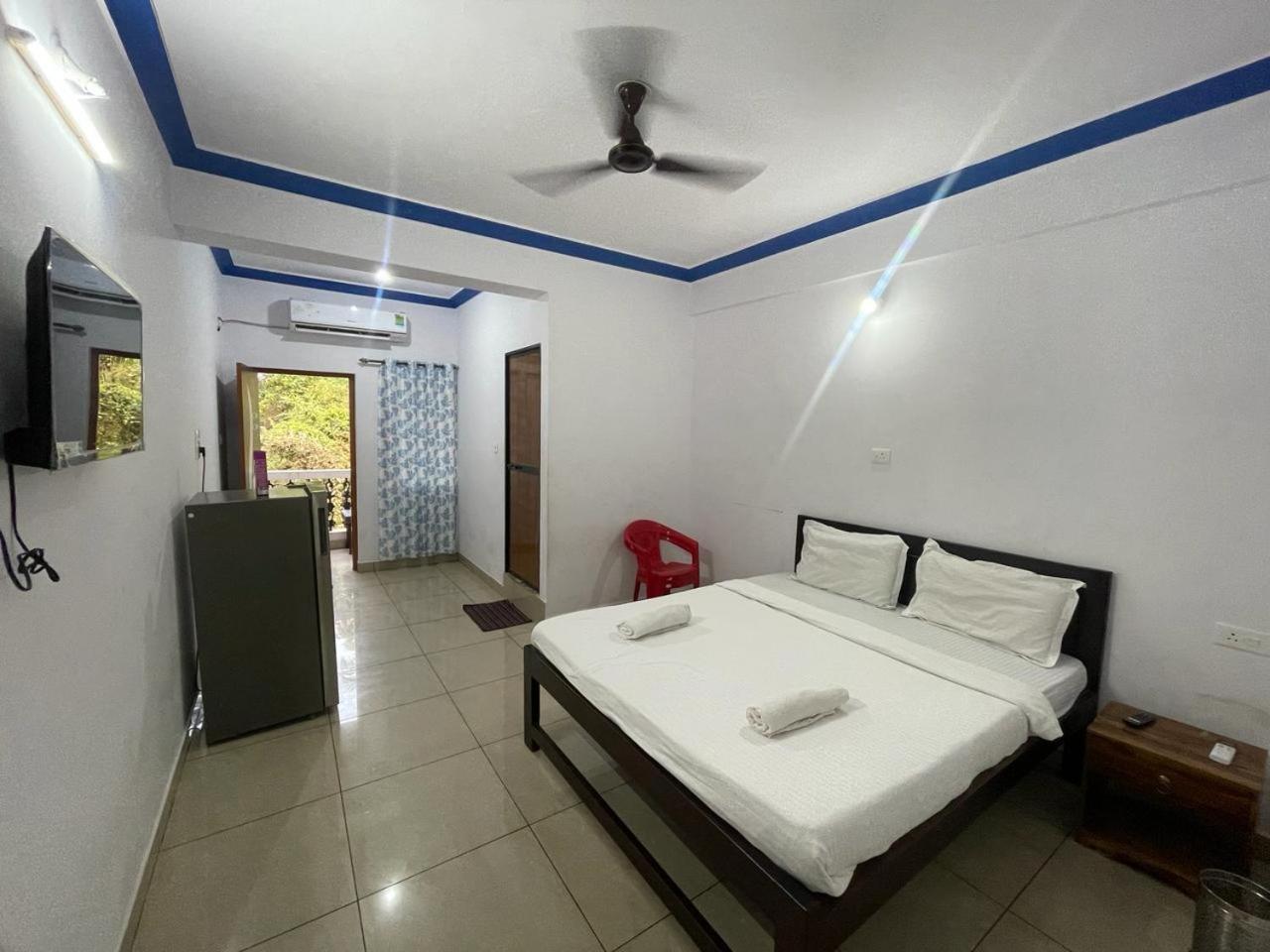 Hotel Lake View Baga view 3