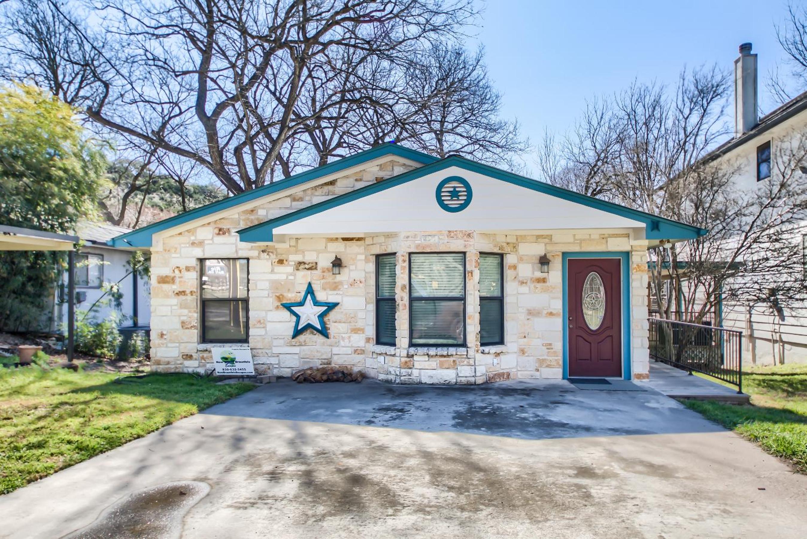 Hotel Hondo's River Haus RR 1300 - Image 1