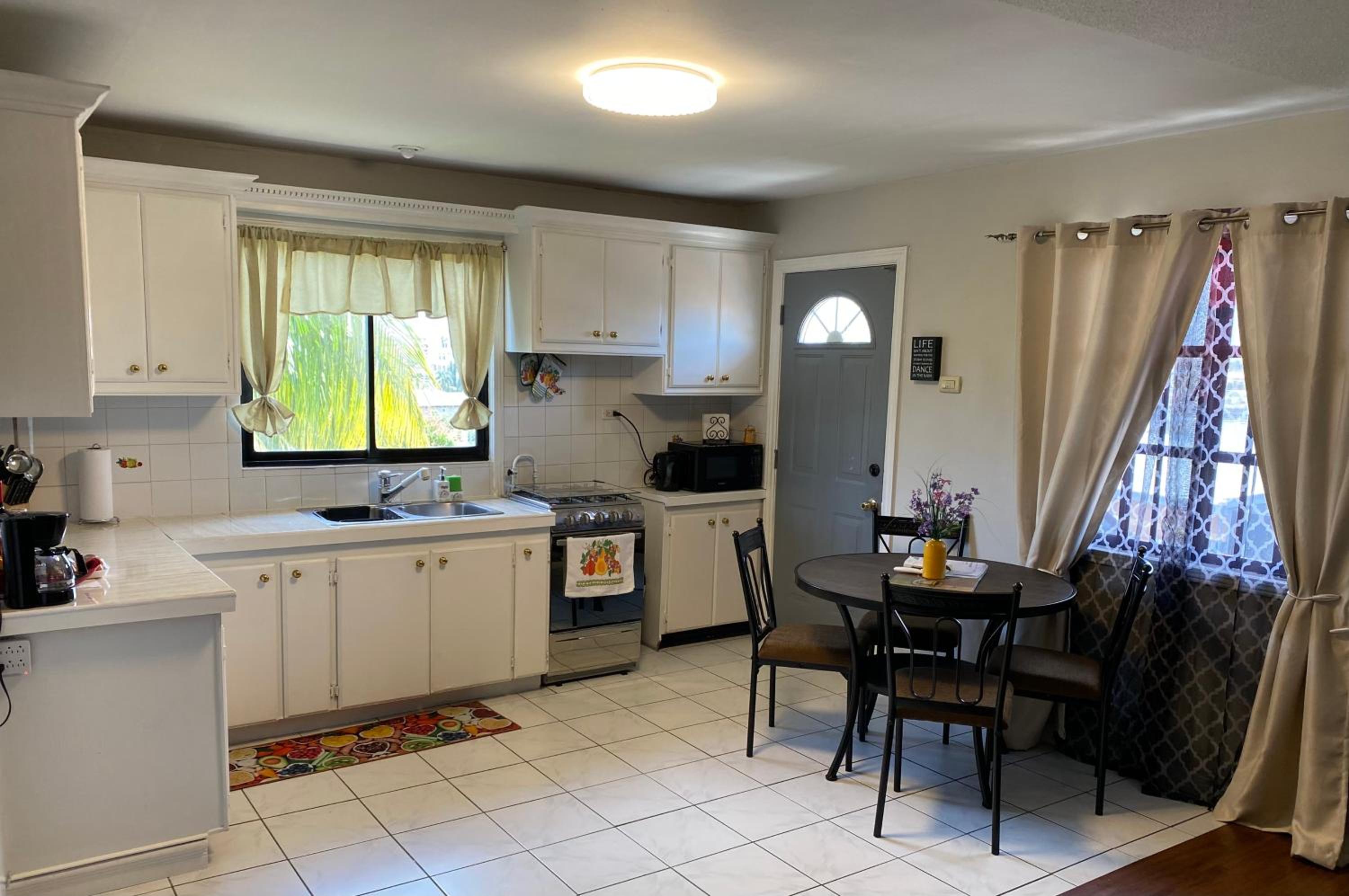 1 Bedroom Apartment, in Coconut Drive San Fernando view 4
