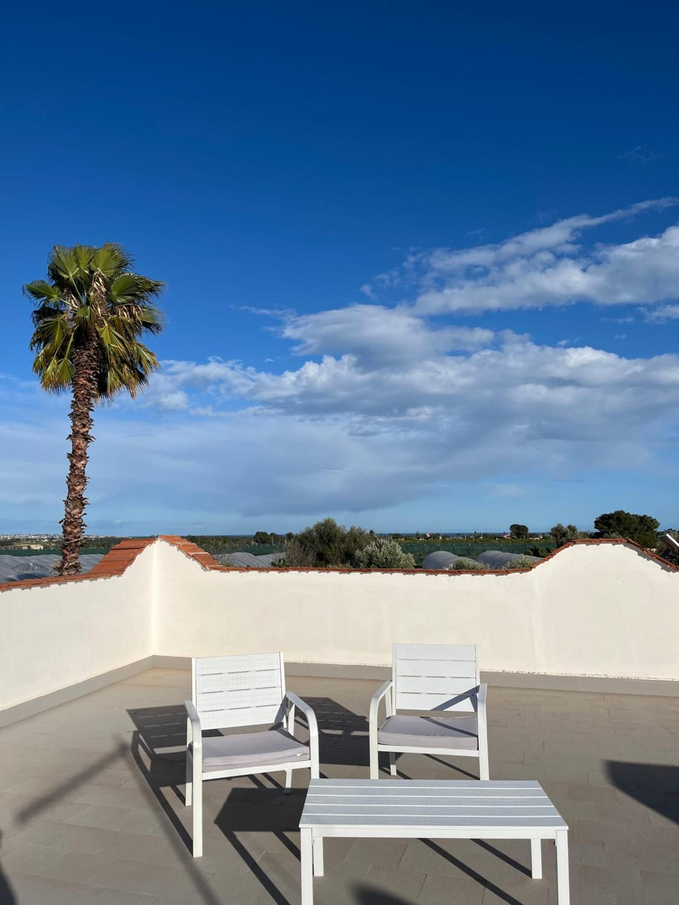 Charming House in Fontane Bianche with Private Garden view 5