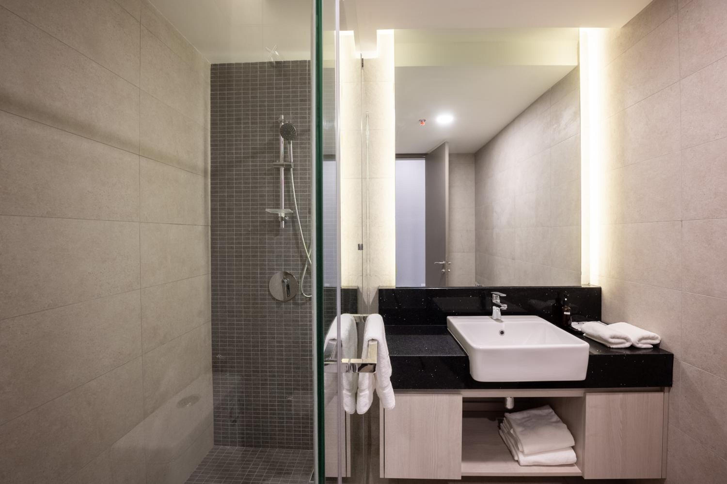 Societe Suite by Lyfehaus