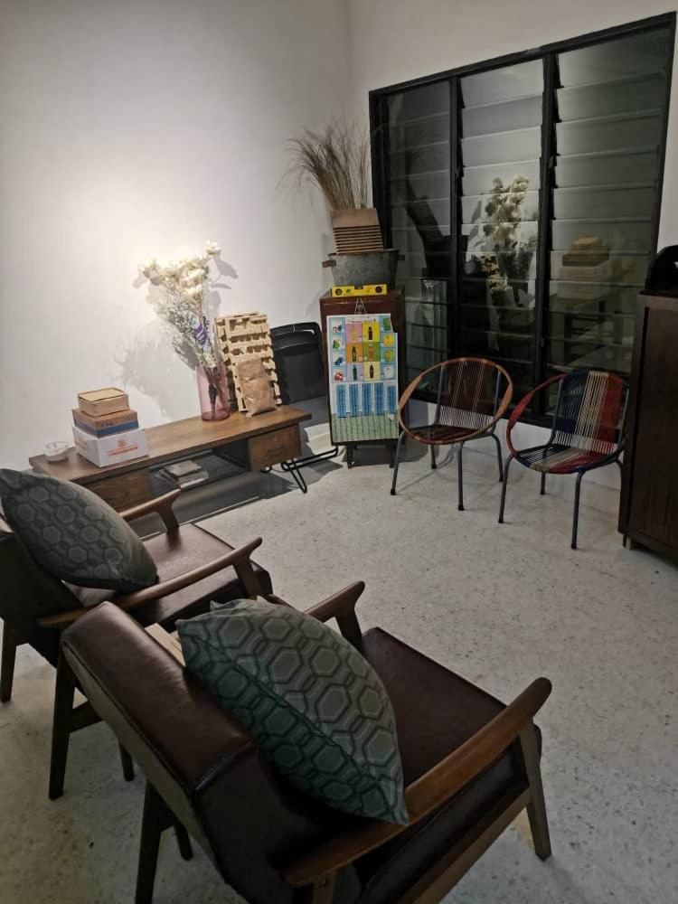 GENIEHOME No10 CLASSIC HOME 5BR6B free Wifi at SS2 PJ photo 4