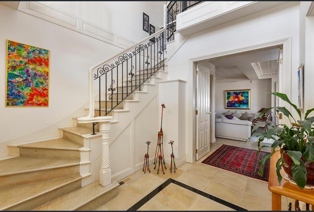 Luxurious Townhouse Retreat in Prestigious Brighton
