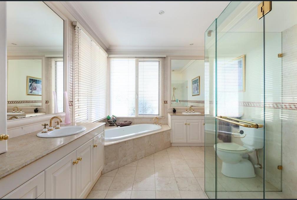 Luxurious Townhouse Retreat in Prestigious Brighton