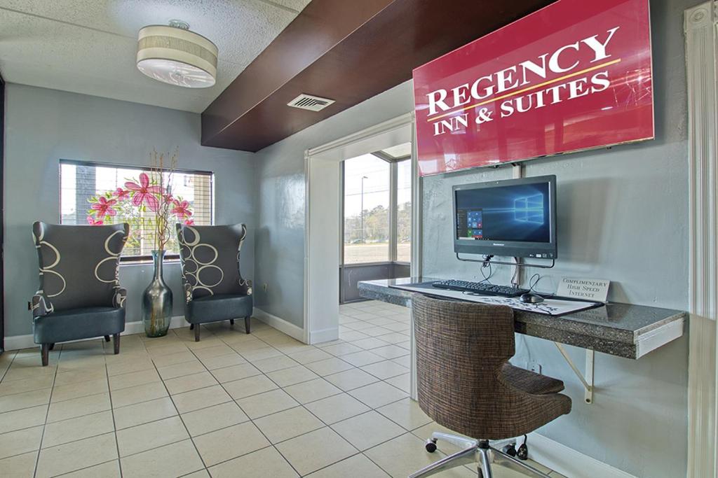 Regency Inn & Suites, Photo 11