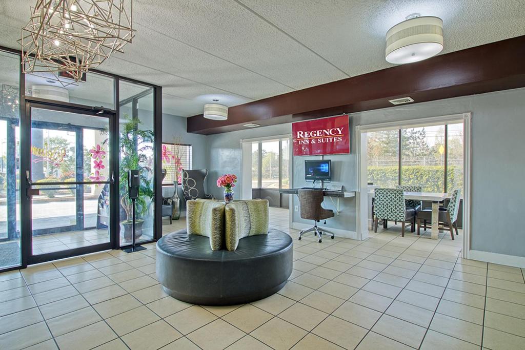 Regency Inn & Suites, Photo 9