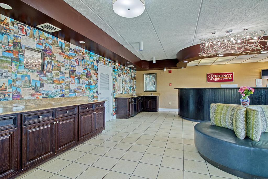 Regency Inn & Suites, Photo 6