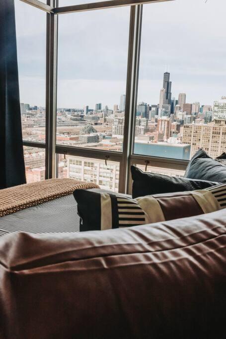 Stunning Panoramic Chicago Views & Free Parking view 3