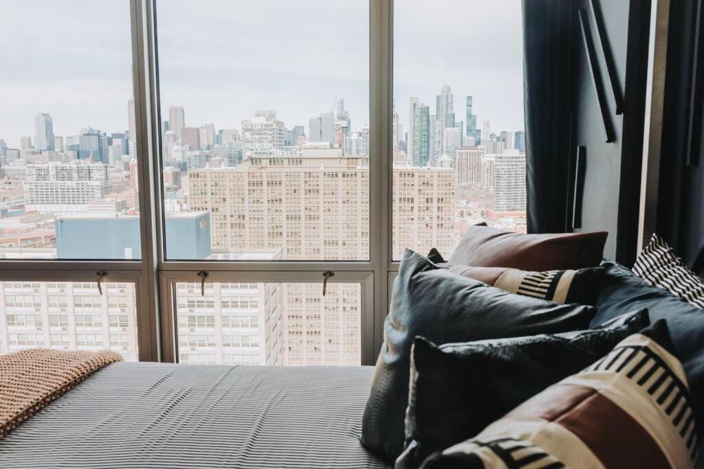 Stunning Panoramic Chicago Views & Free Parking view 5