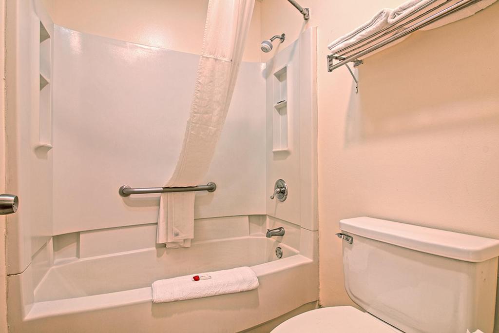 Regency Inn & Suites, Photo 15