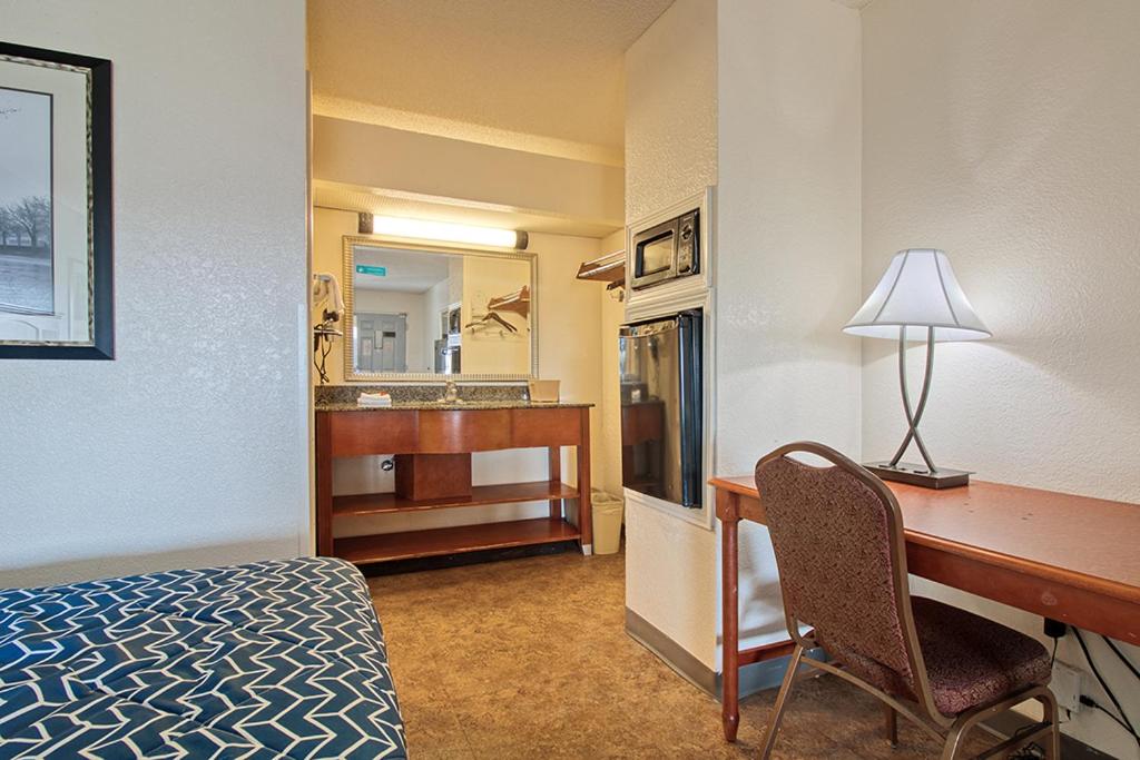 Regency Inn & Suites, Photo 25