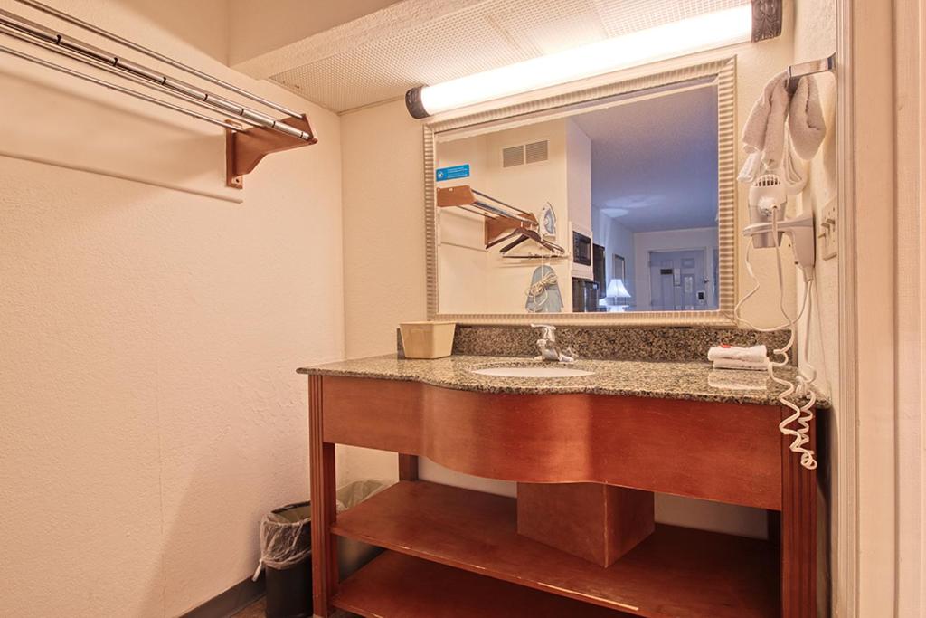 Regency Inn & Suites, Photo 14