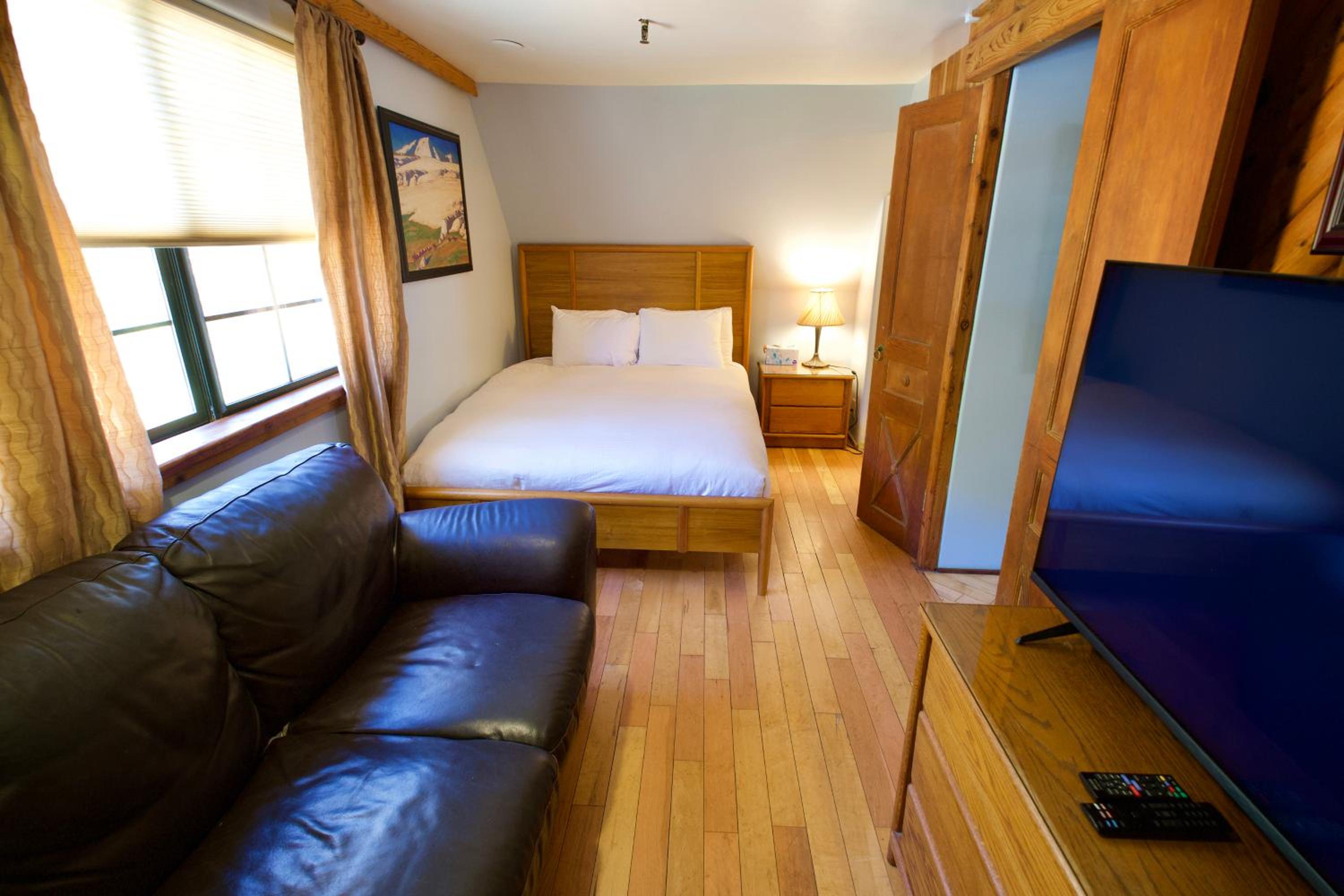 Yosemite Bug Rustic Mountain Resort