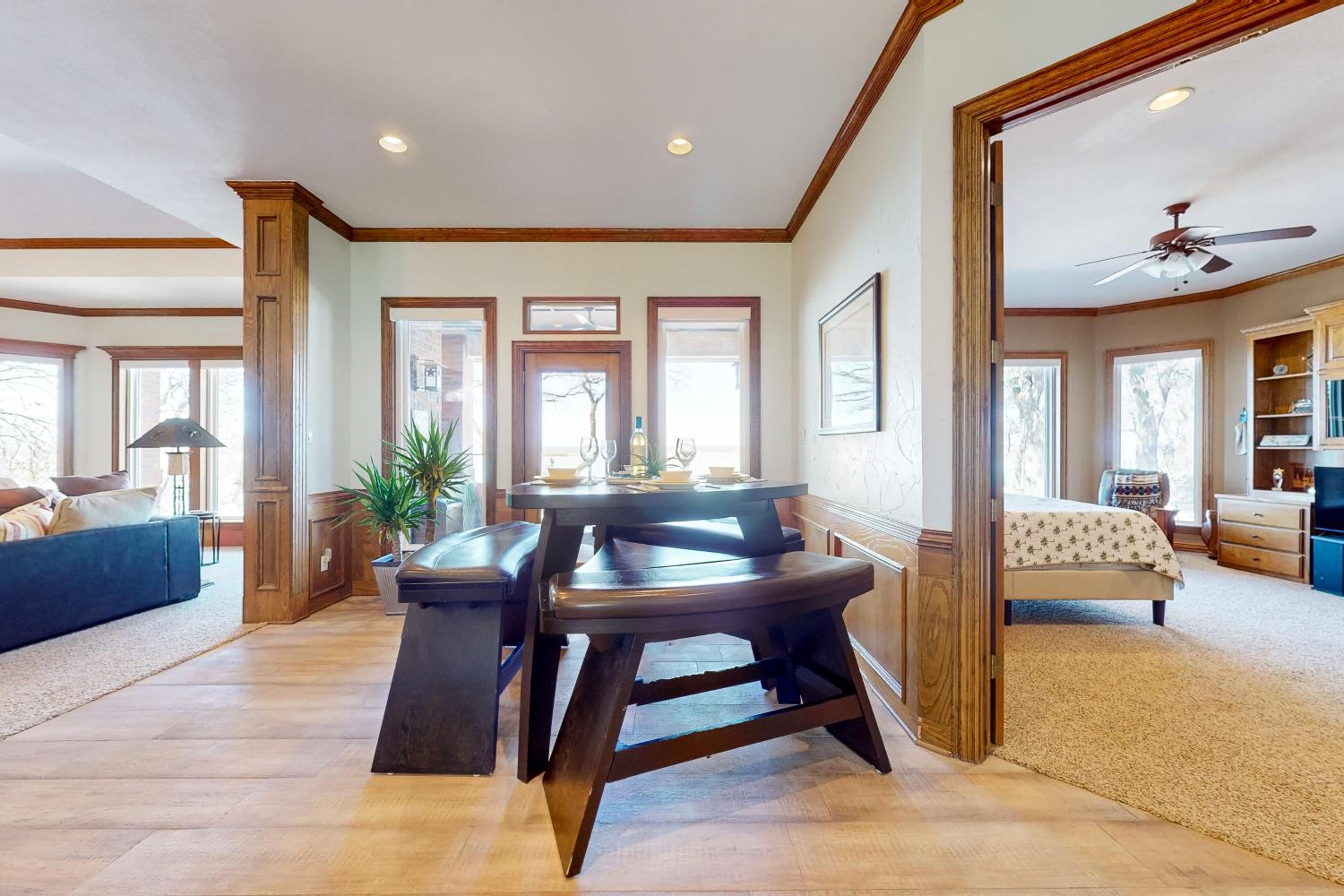 Lakefront Estate Stunning Views, Deck, Bar and Dock
