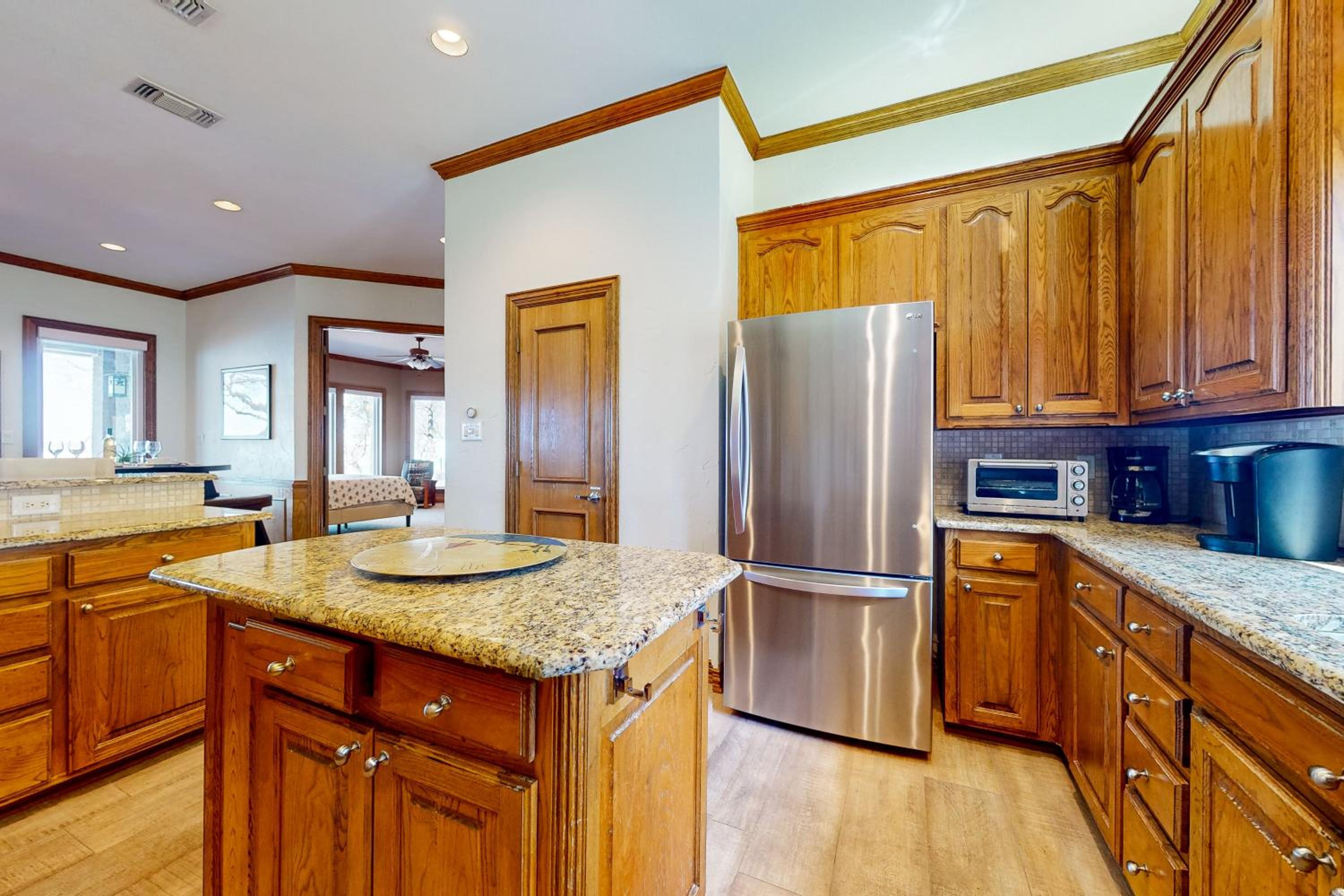 Lakefront Estate Stunning Views, Deck, Bar and Dock