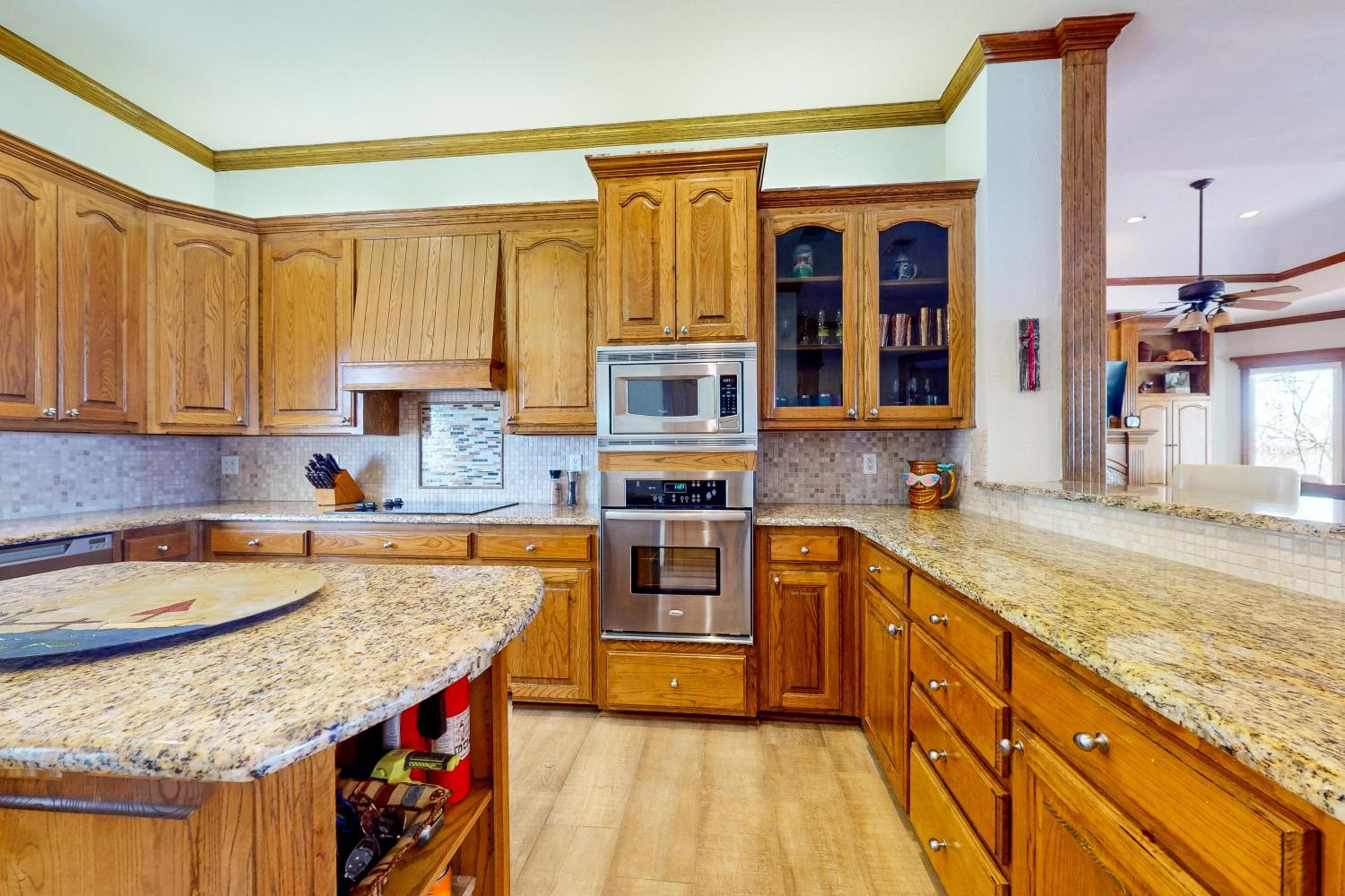 Lakefront Estate Stunning Views, Deck, Bar and Dock