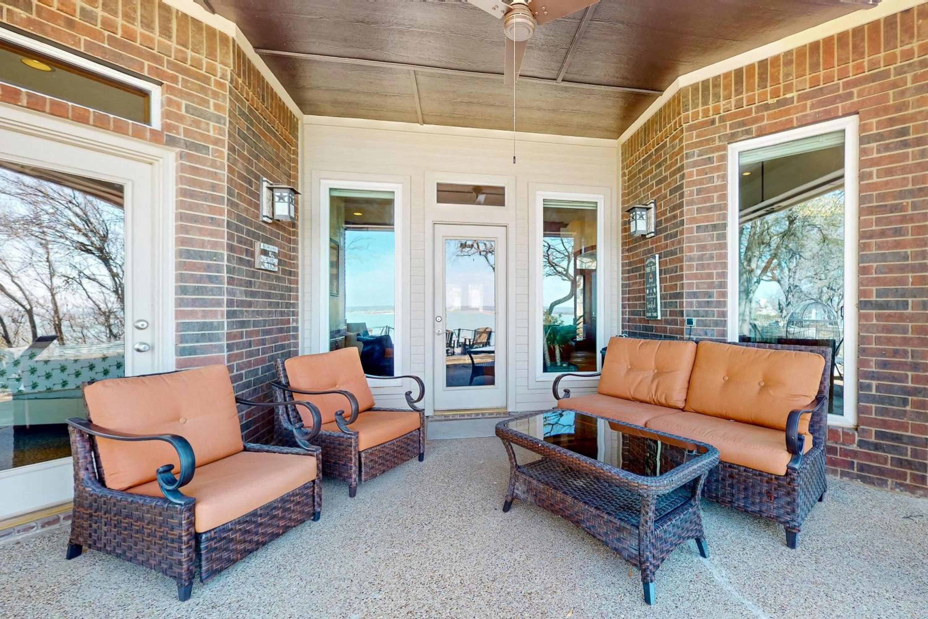 Lakefront Estate Stunning Views, Deck, Bar and Dock