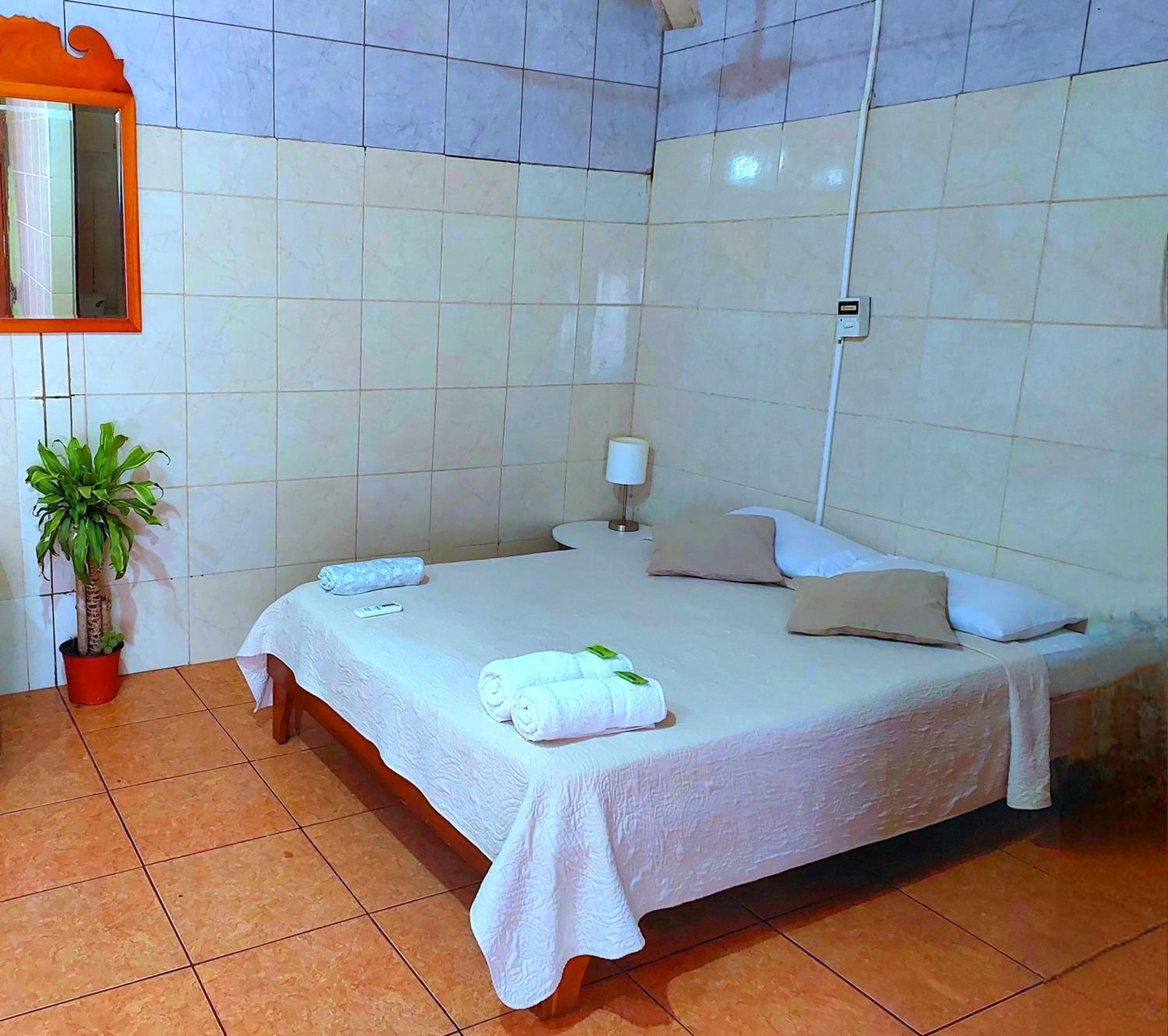 Hostel del Pacífico Habitación con baño privado y aire acondicionado