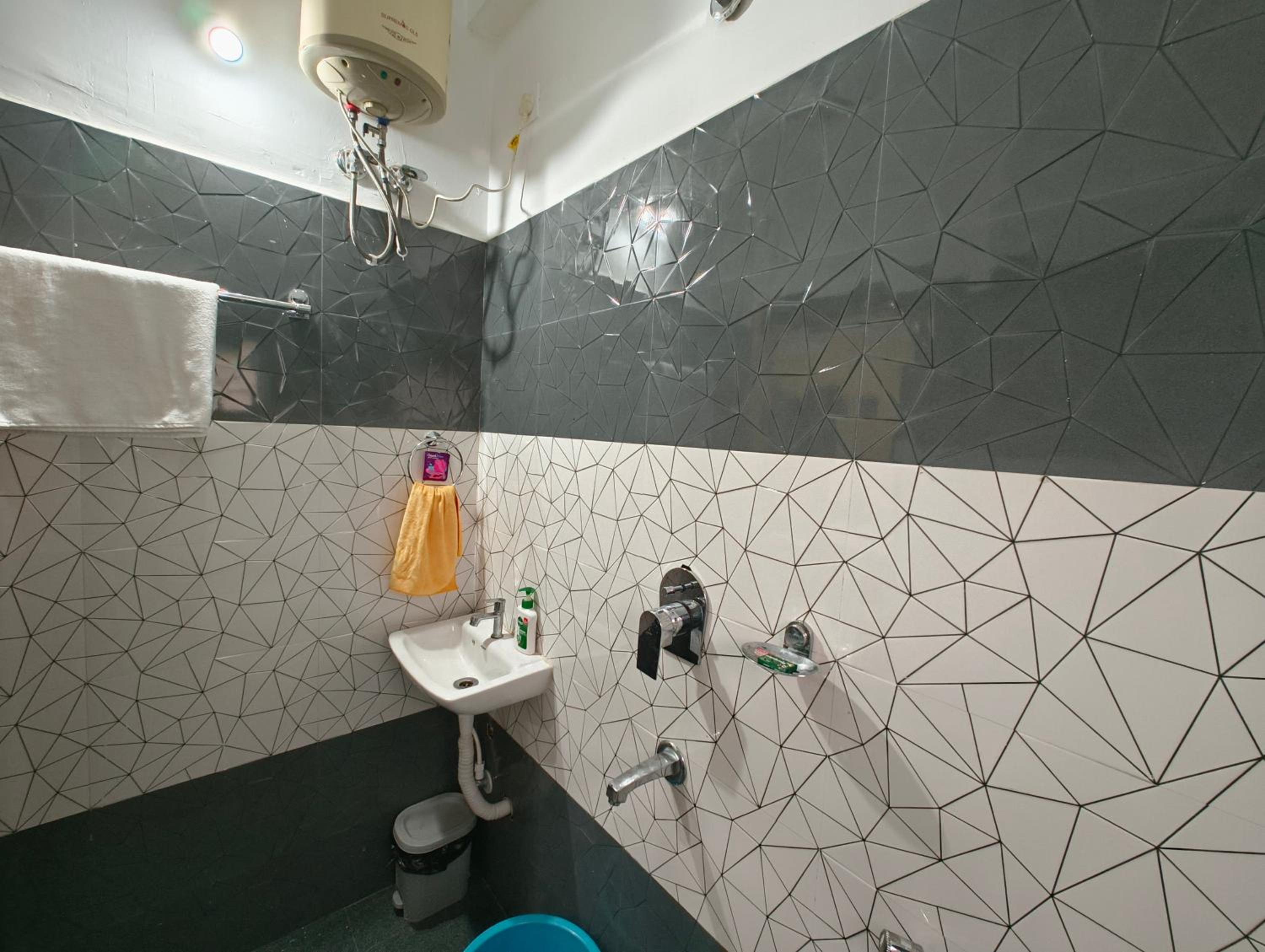 Anjali Family Homestay - 10 mins from airport