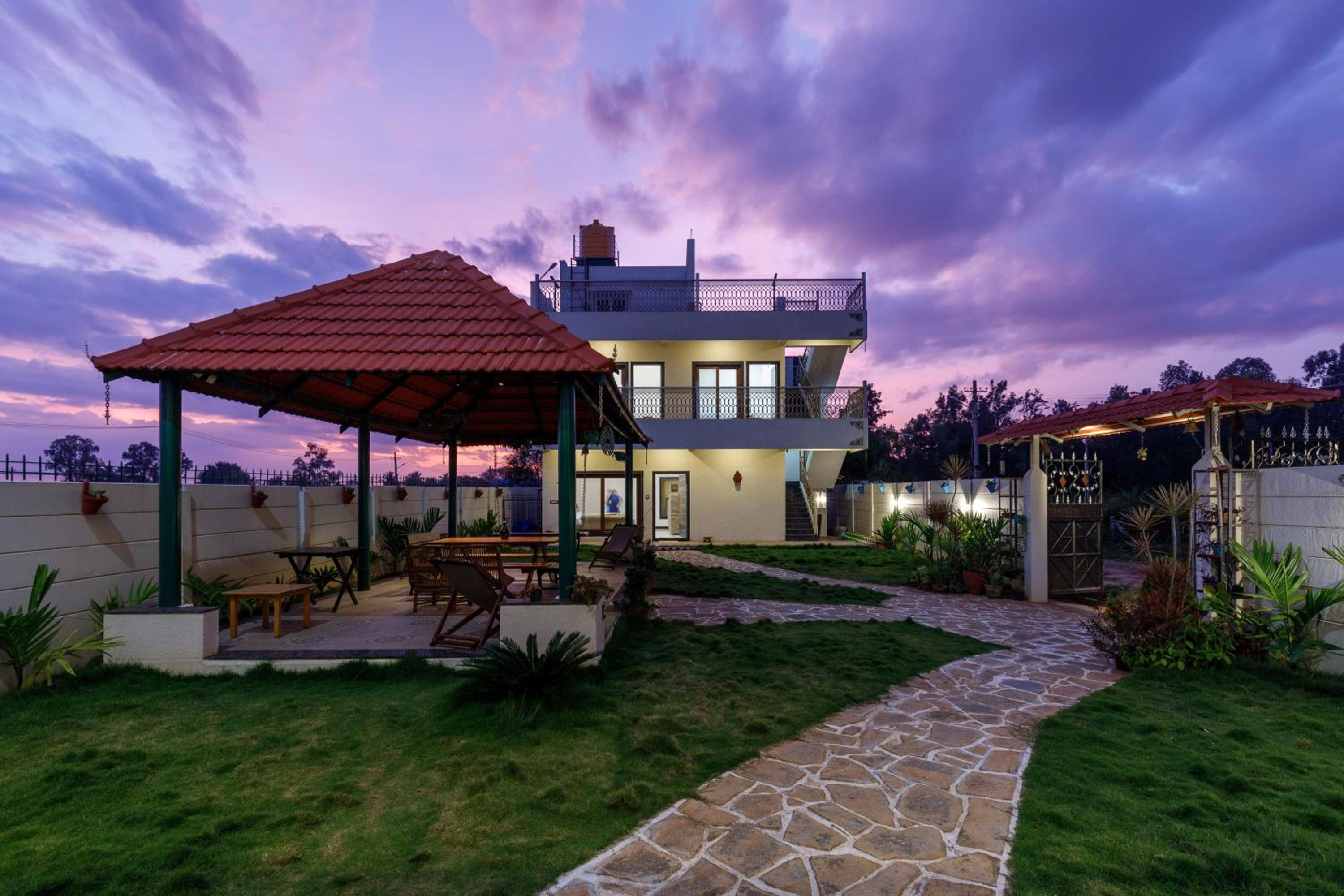 Tropicana Twins by StayJade 5BHK Jacuzzi Blr view 4