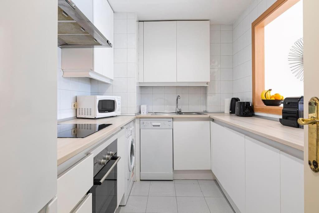 MARBELLA HOME RENTALS - Marina Banus, Puerto Banus, 2BR Modern, parking & pool