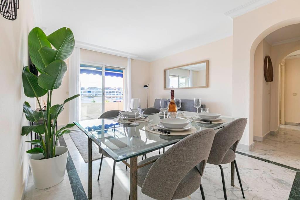 MARBELLA HOME RENTALS - Marina Banus, Puerto Banus, 2BR Modern, parking & pool