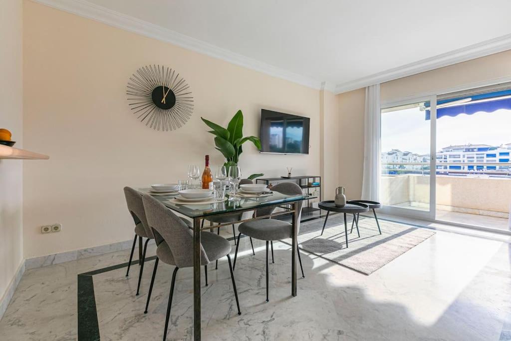 MARBELLA HOME RENTALS - Marina Banus, Puerto Banus, 2BR Modern, parking & pool