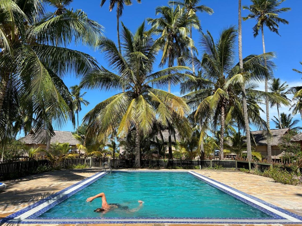 Barry's Beach Resort Pangani