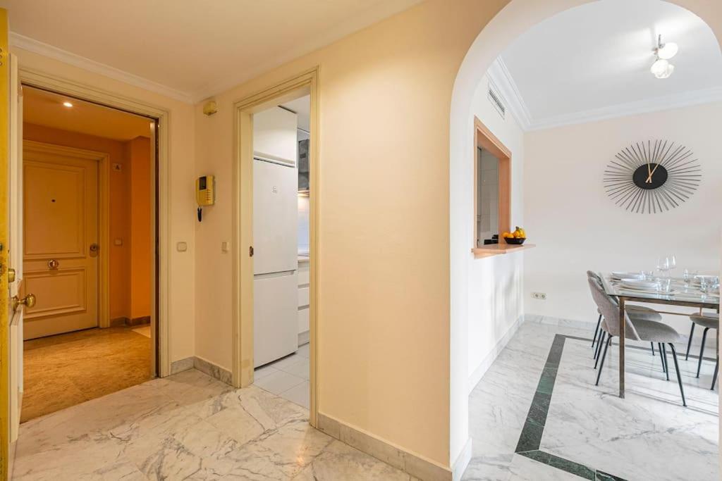 MARBELLA HOME RENTALS - Marina Banus, Puerto Banus, 2BR Modern, parking & pool