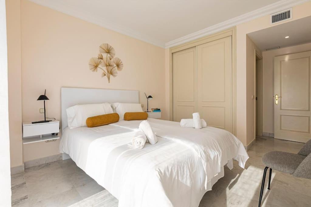 MARBELLA HOME RENTALS - Marina Banus, Puerto Banus, 2BR Modern, parking & pool