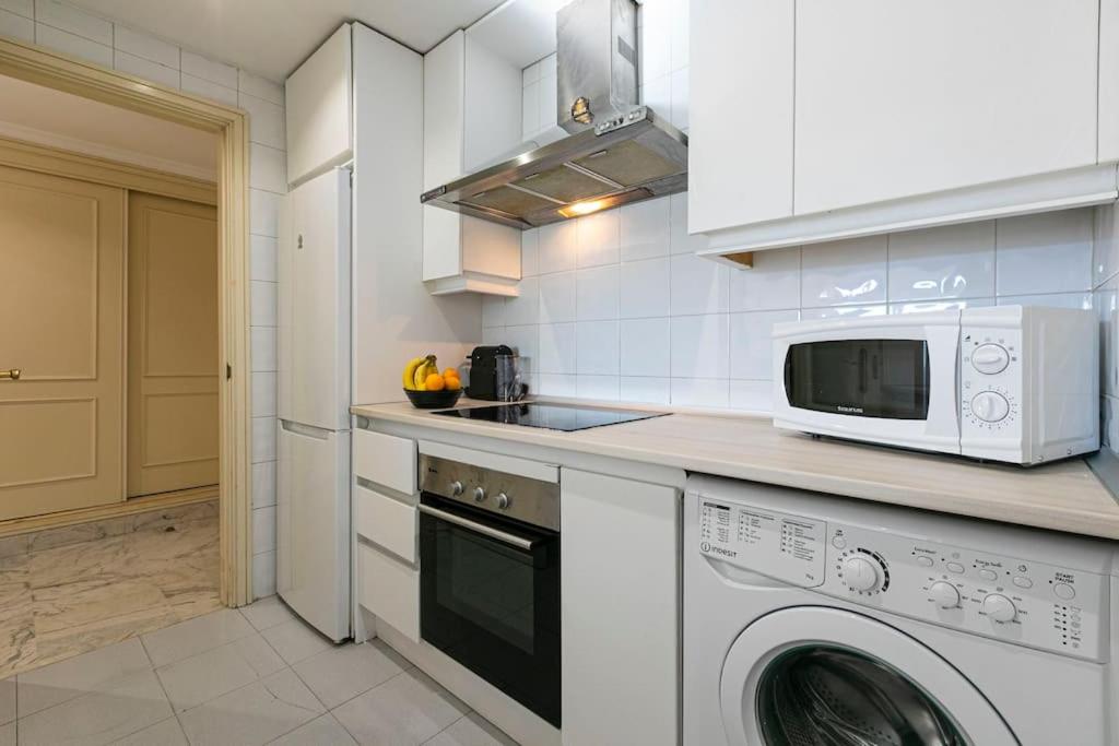 MARBELLA HOME RENTALS - Marina Banus, Puerto Banus, 2BR Modern, parking & pool