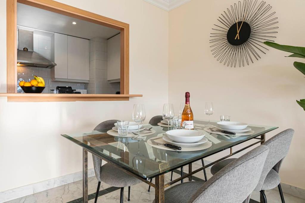 MARBELLA HOME RENTALS - Marina Banus, Puerto Banus, 2BR Modern, parking & pool