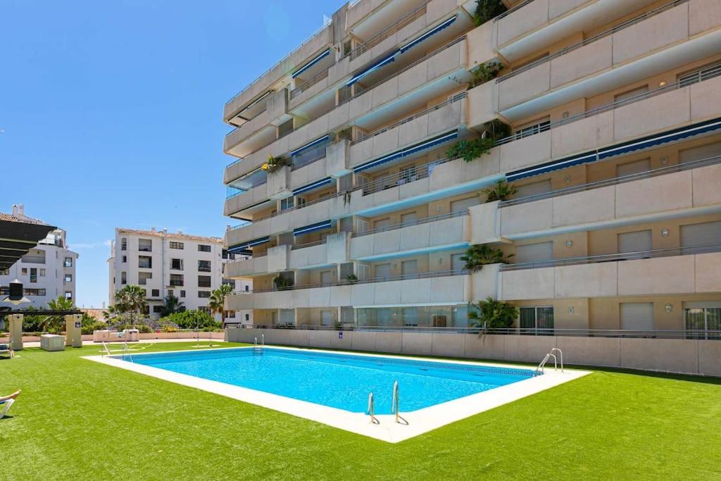 MARBELLA HOME RENTALS - Marina Banus, Puerto Banus, 2BR Modern, parking & pool