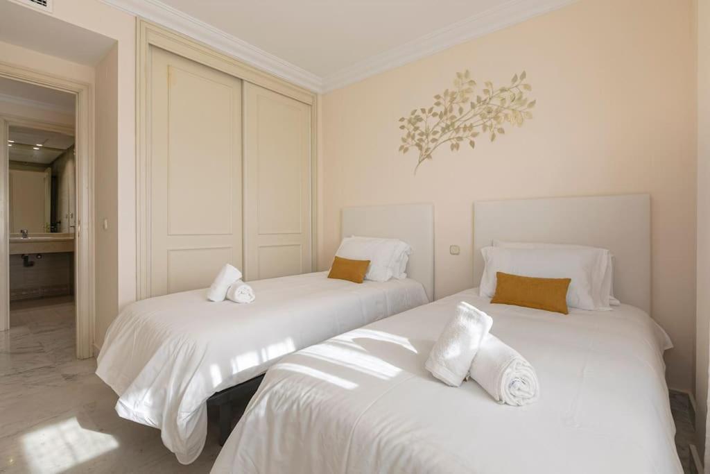 MARBELLA HOME RENTALS - Marina Banus, Puerto Banus, 2BR Modern, parking & pool