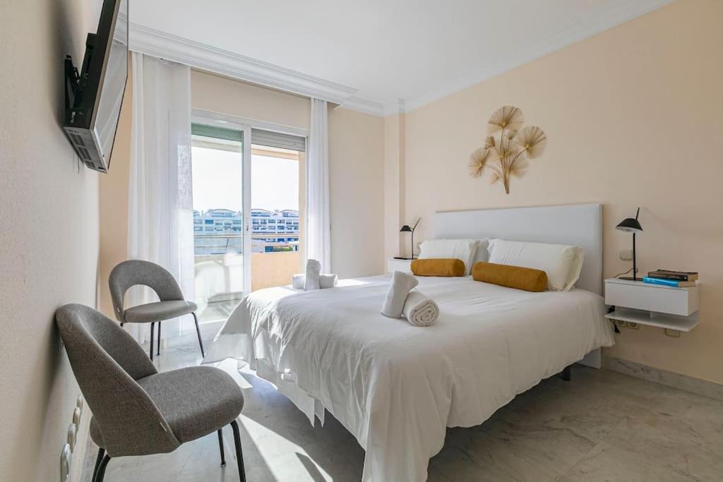 MARBELLA HOME RENTALS - Marina Banus, Puerto Banus, 2BR Modern, parking & pool