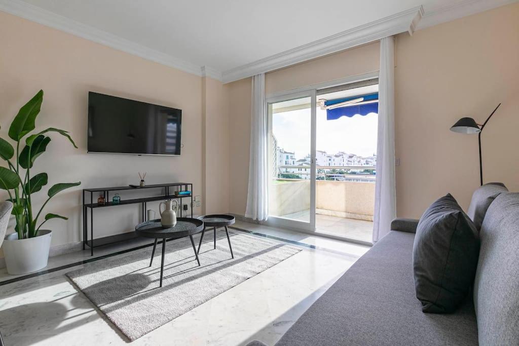 MARBELLA HOME RENTALS - Marina Banus, Puerto Banus, 2BR Modern, parking & pool