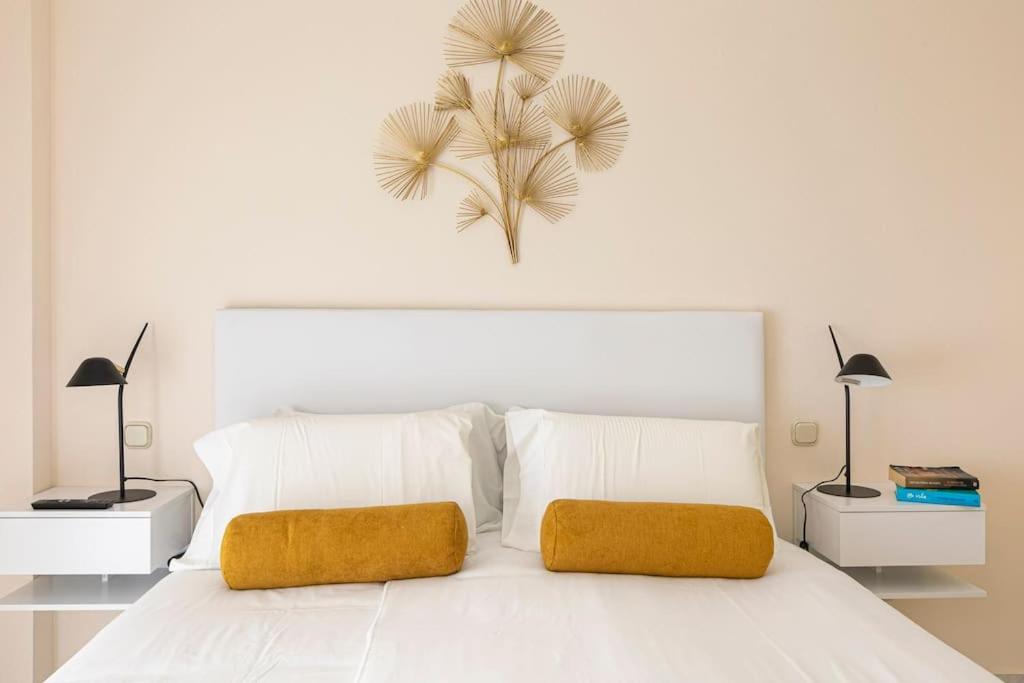 MARBELLA HOME RENTALS - Marina Banus, Puerto Banus, 2BR Modern, parking & pool