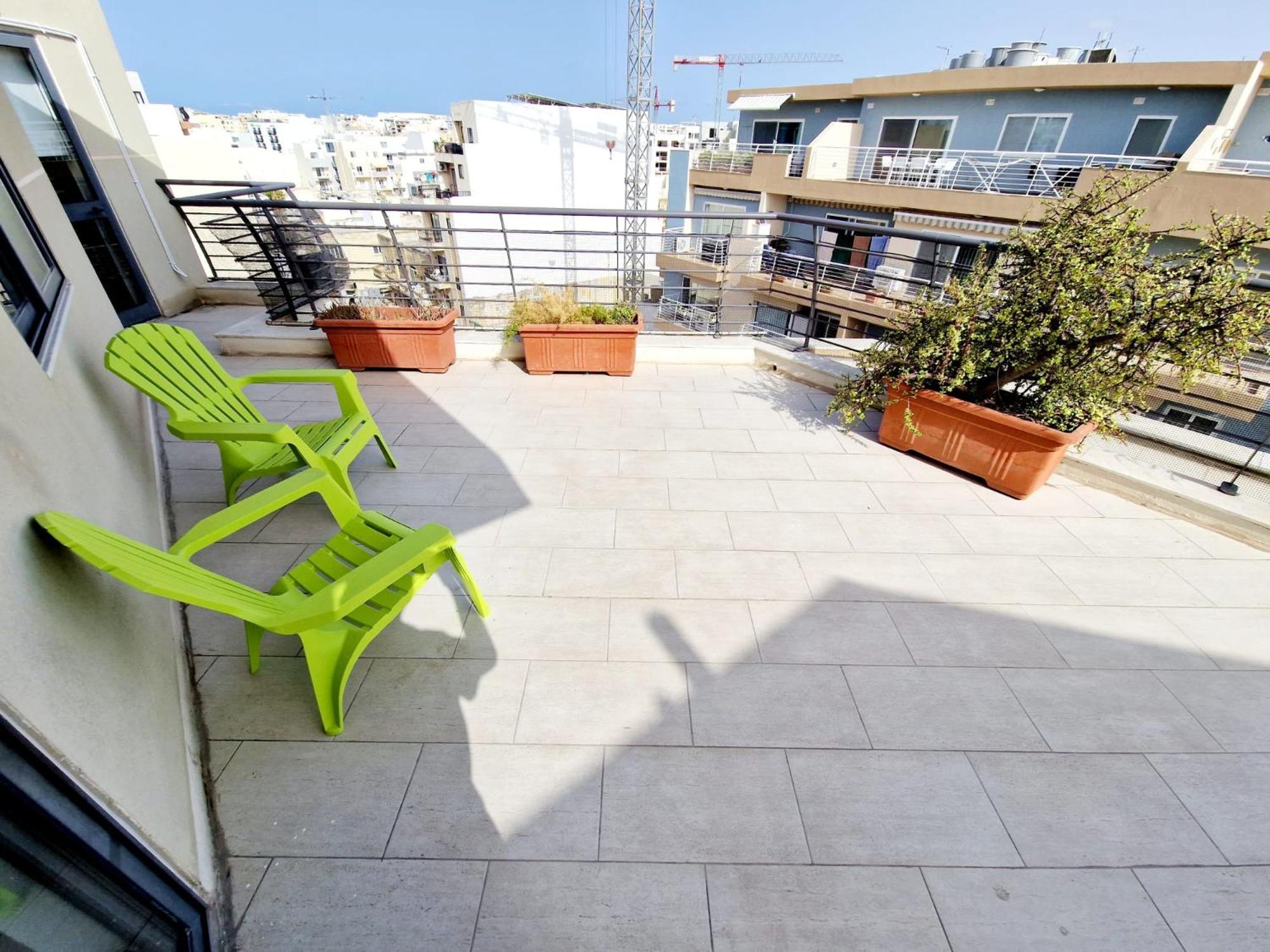 Penthouse with Large Terrace close to Seafront photo 2