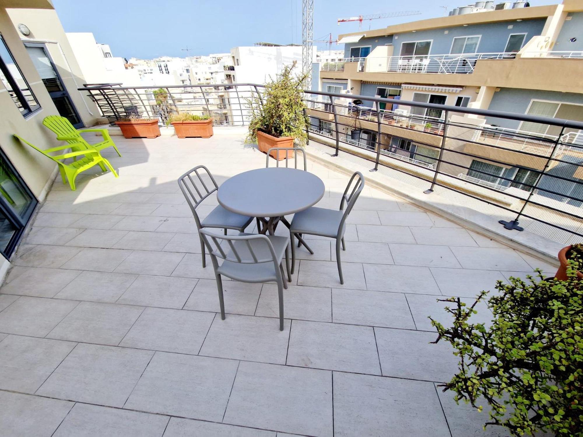 Penthouse with Large Terrace close to Seafront photo 4