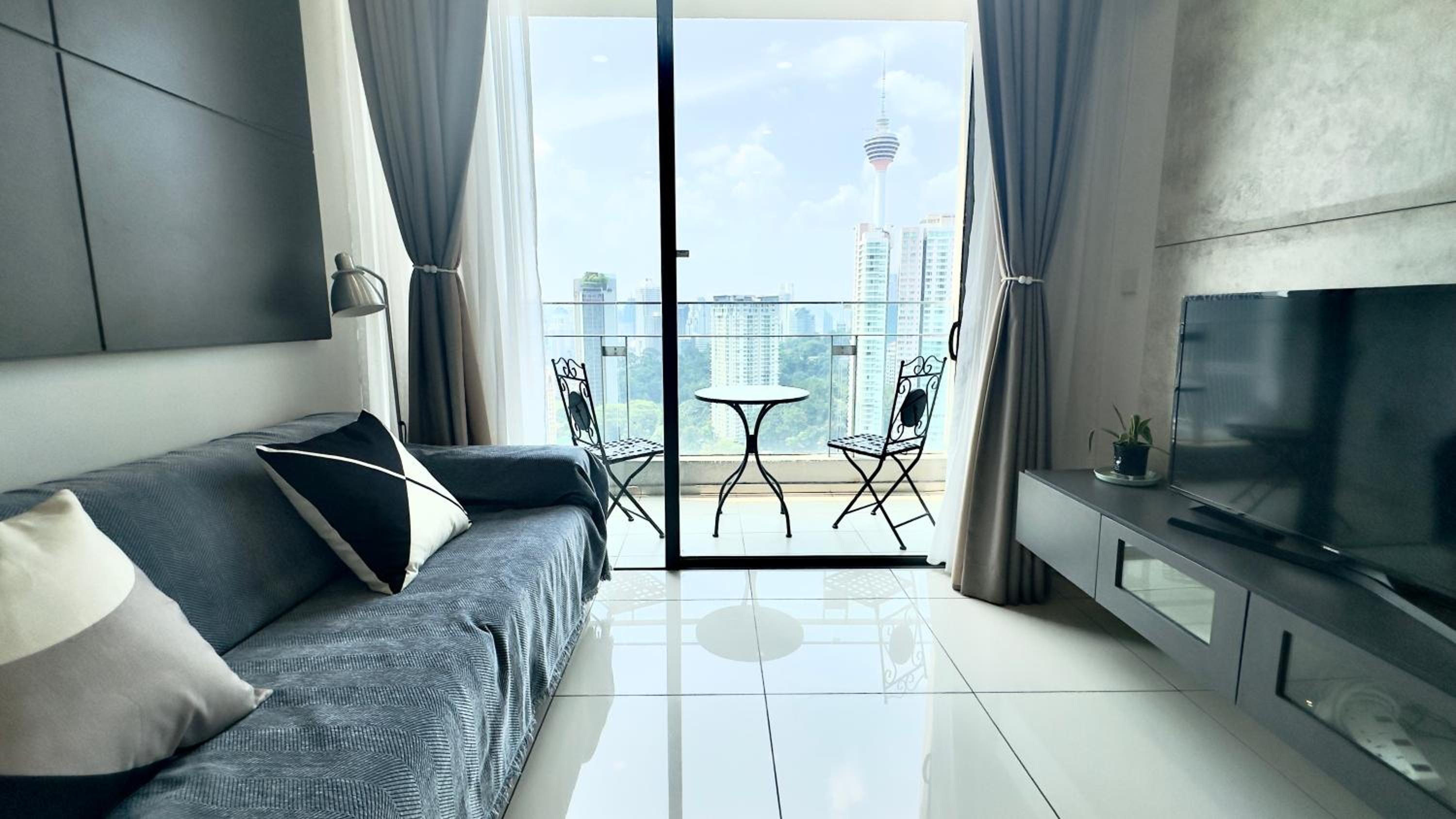 Balcony Unit II & The Robertson Residence 33f