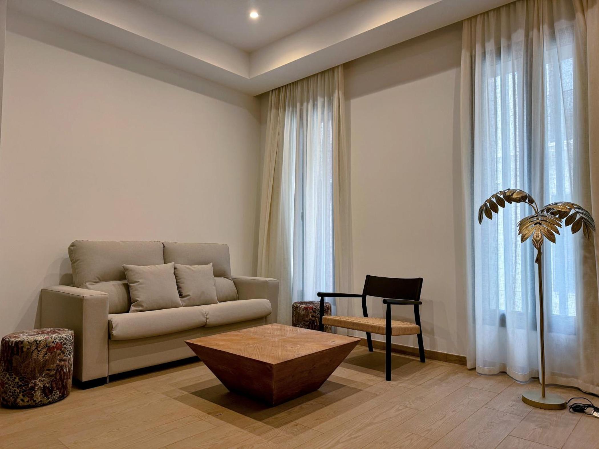 Redes Royale Apartments by Misterhost