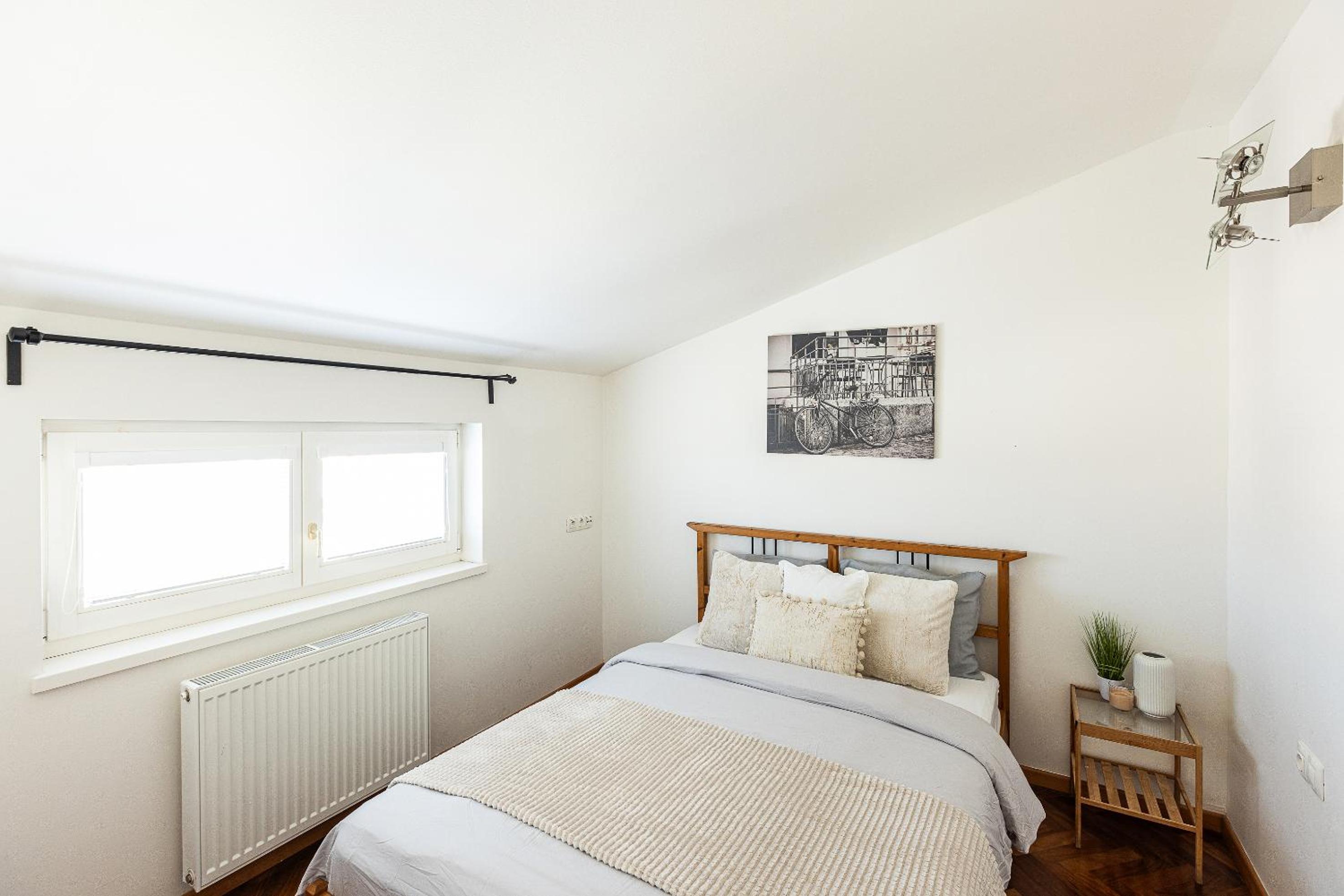 Modern Attic with Terrace - machova